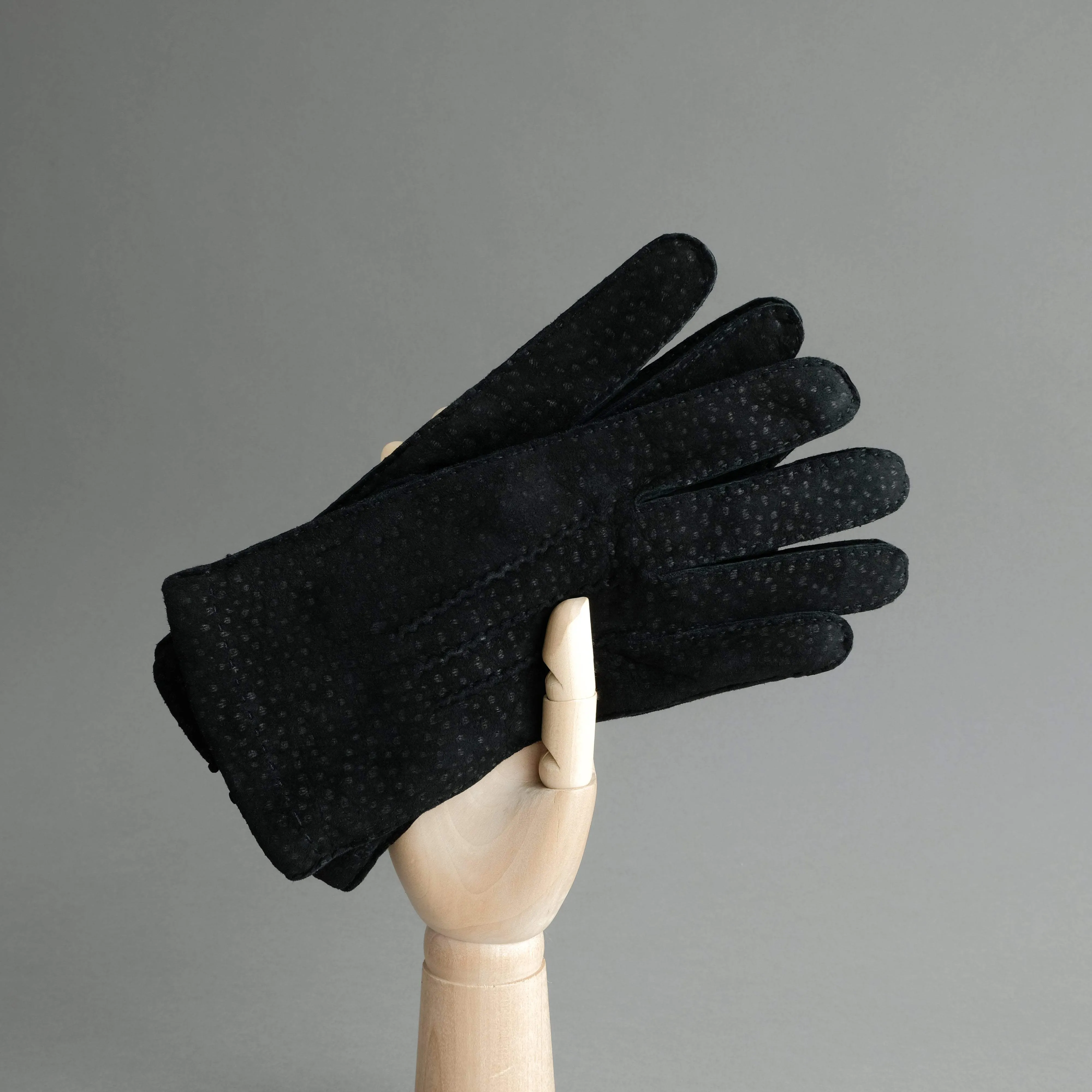 Gentlemen's Gloves from Black Carpincho Leather Lined With Cashmere