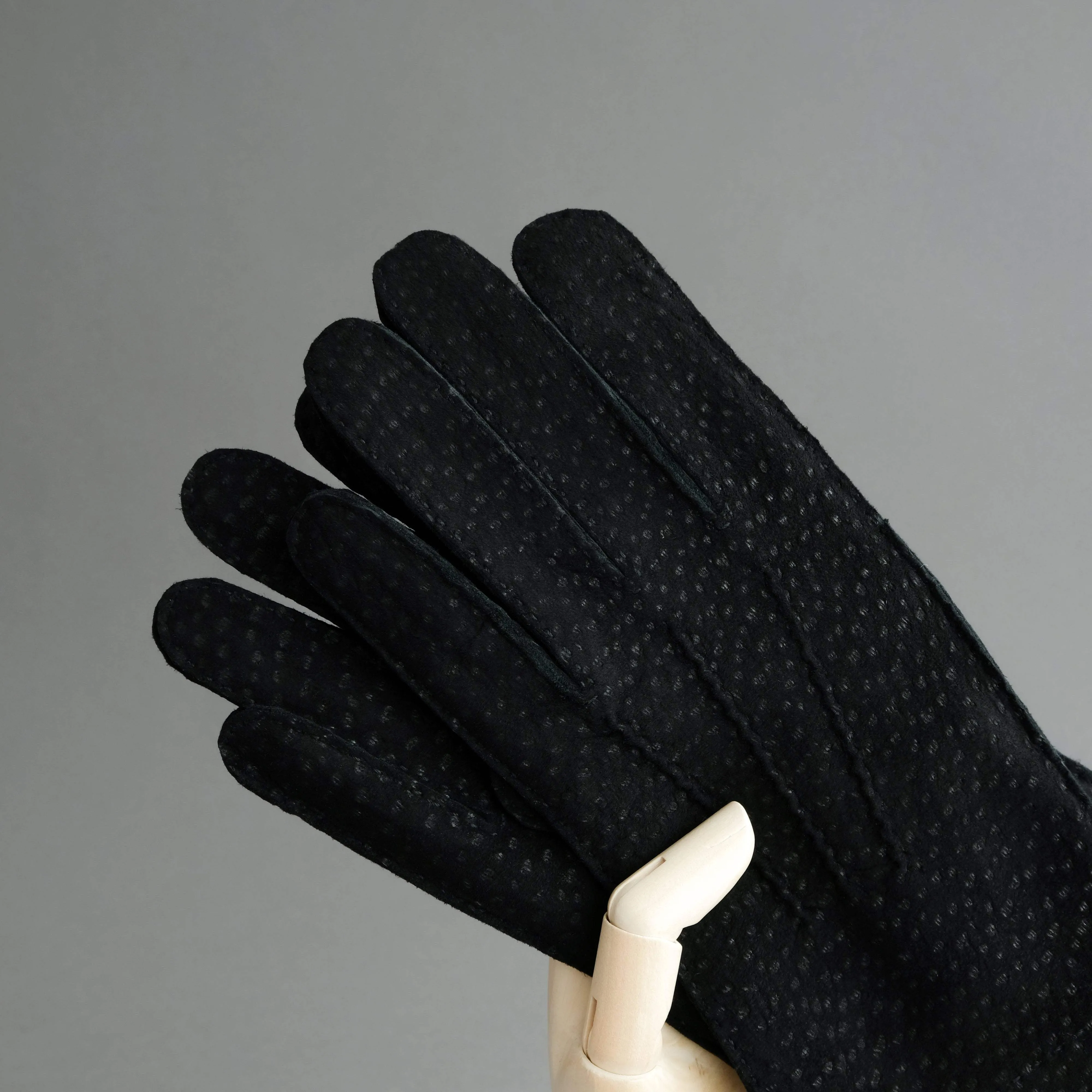 Gentlemen's Gloves from Black Carpincho Leather Lined With Cashmere