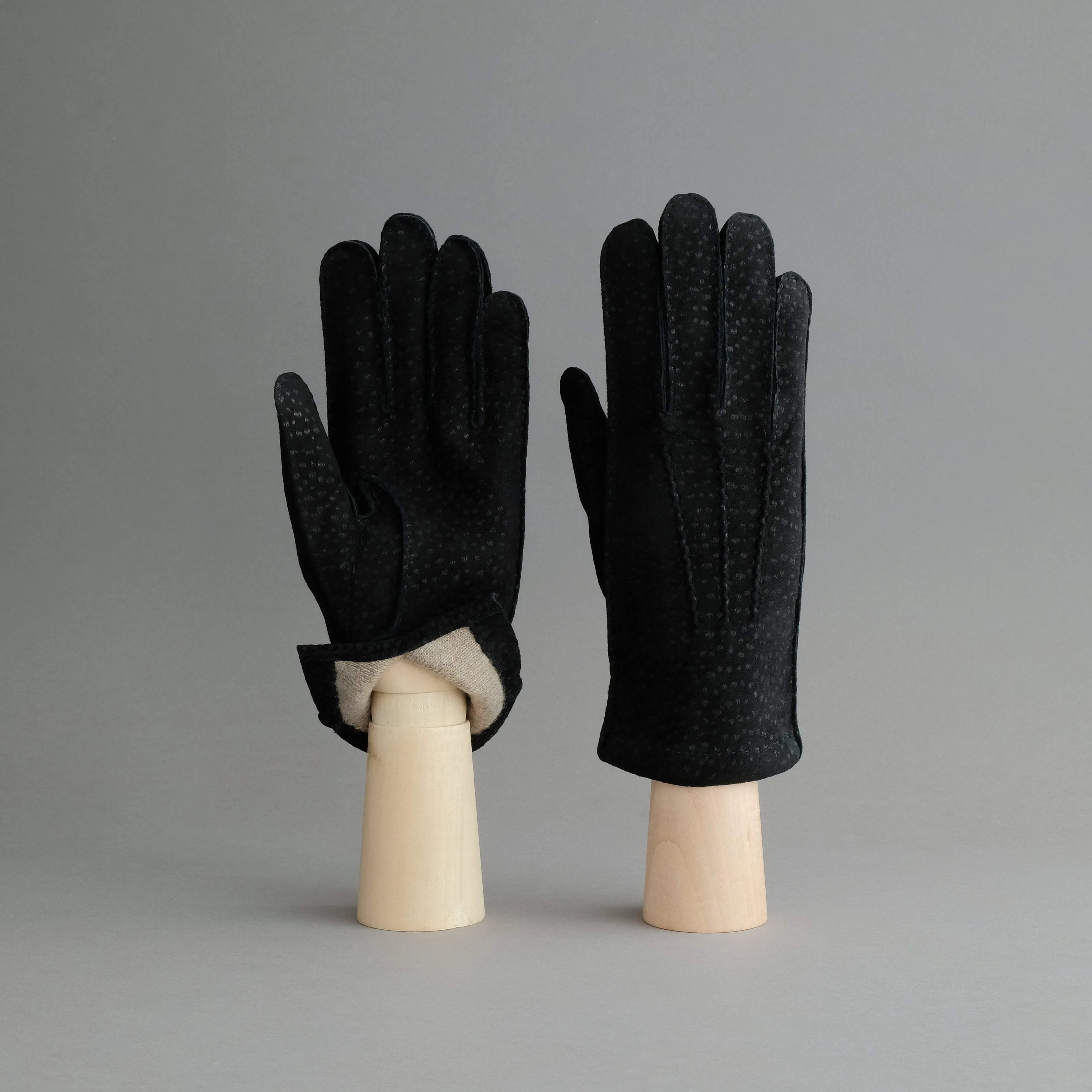 Gentlemen's Gloves from Black Carpincho Leather Lined With Cashmere
