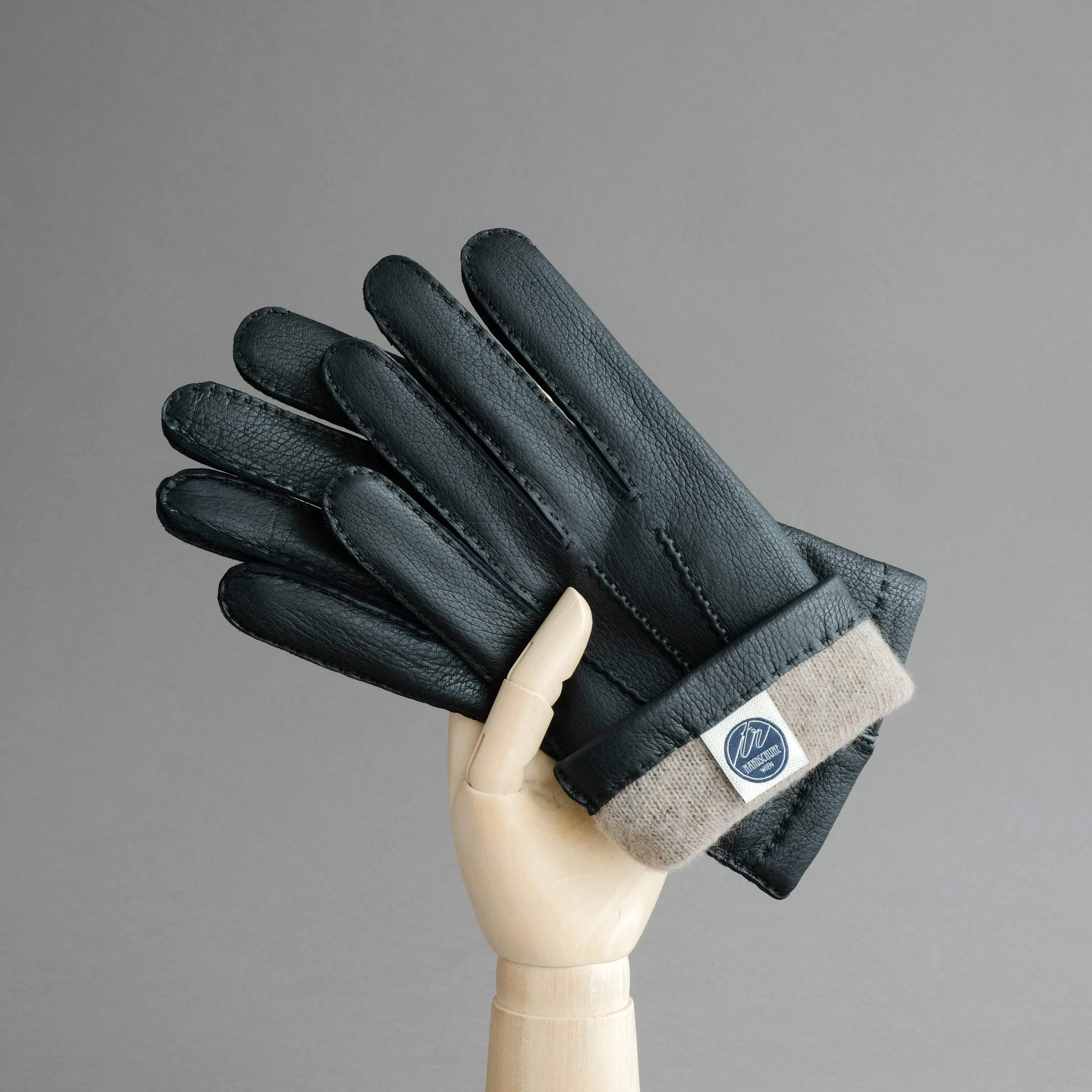 Gentlemen's Gloves from Black Deerskin Lined with Cashmere
