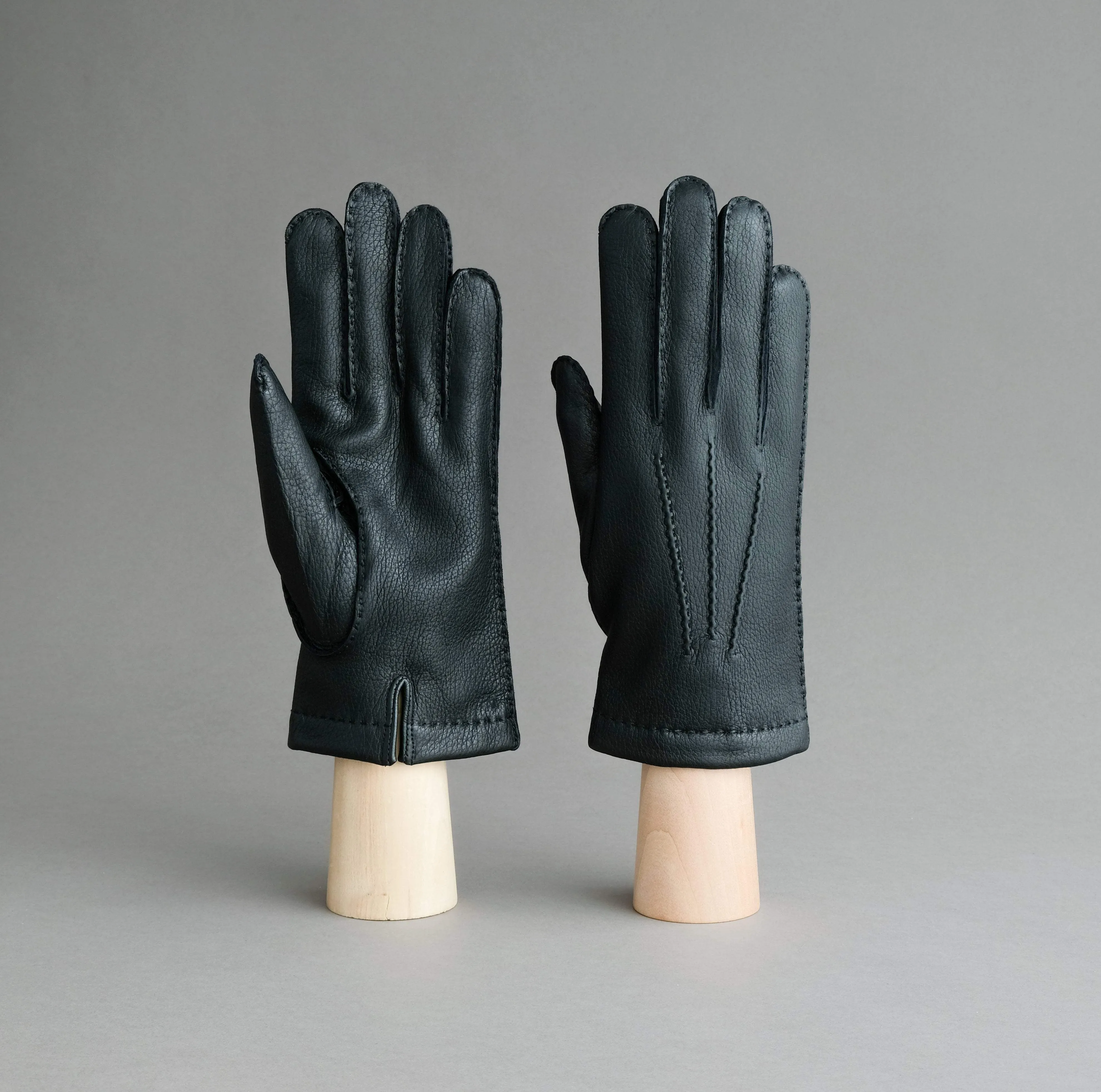 Gentlemen's Gloves from Black Deerskin Lined with Cashmere