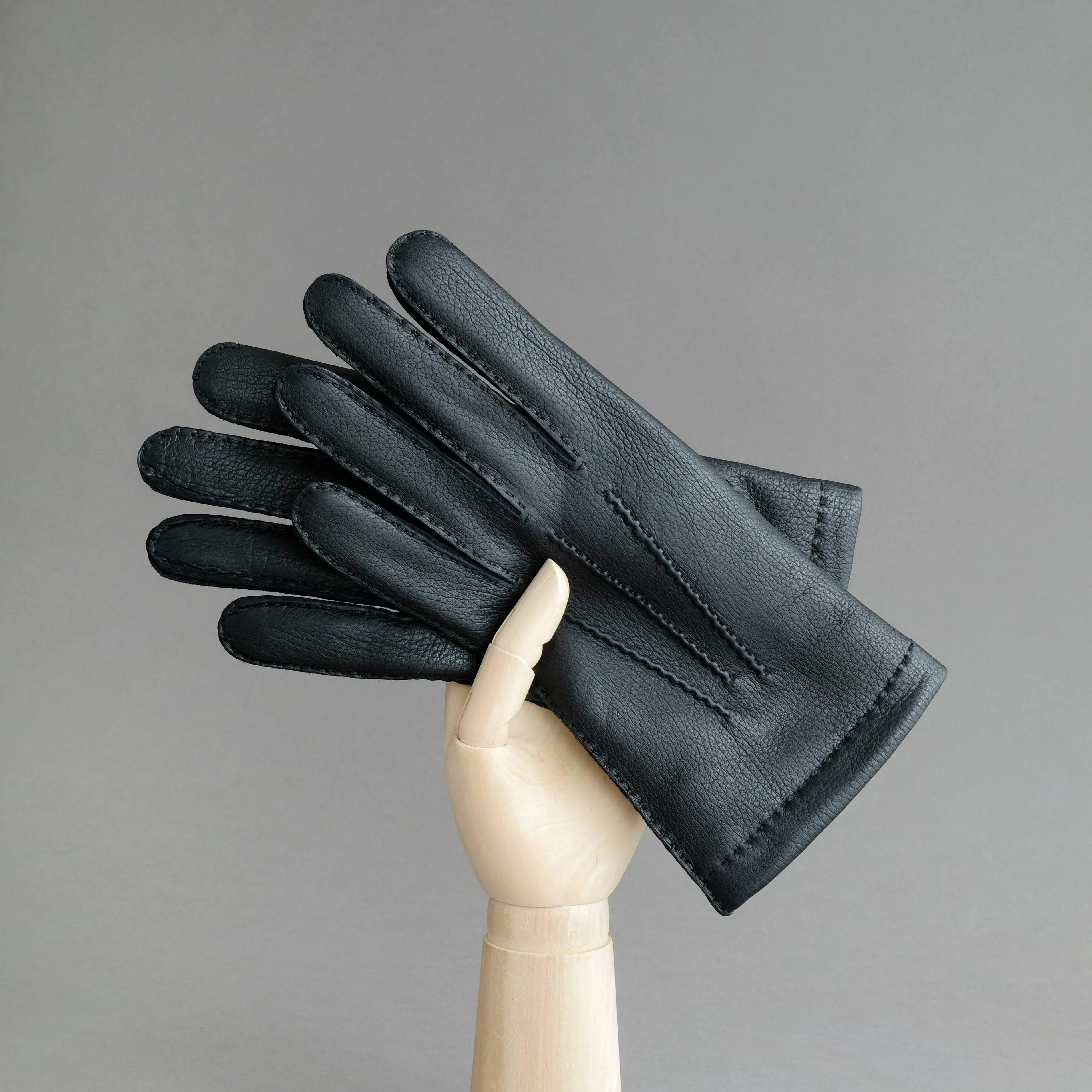 Gentlemen's Gloves from Black Deerskin Lined with Cashmere