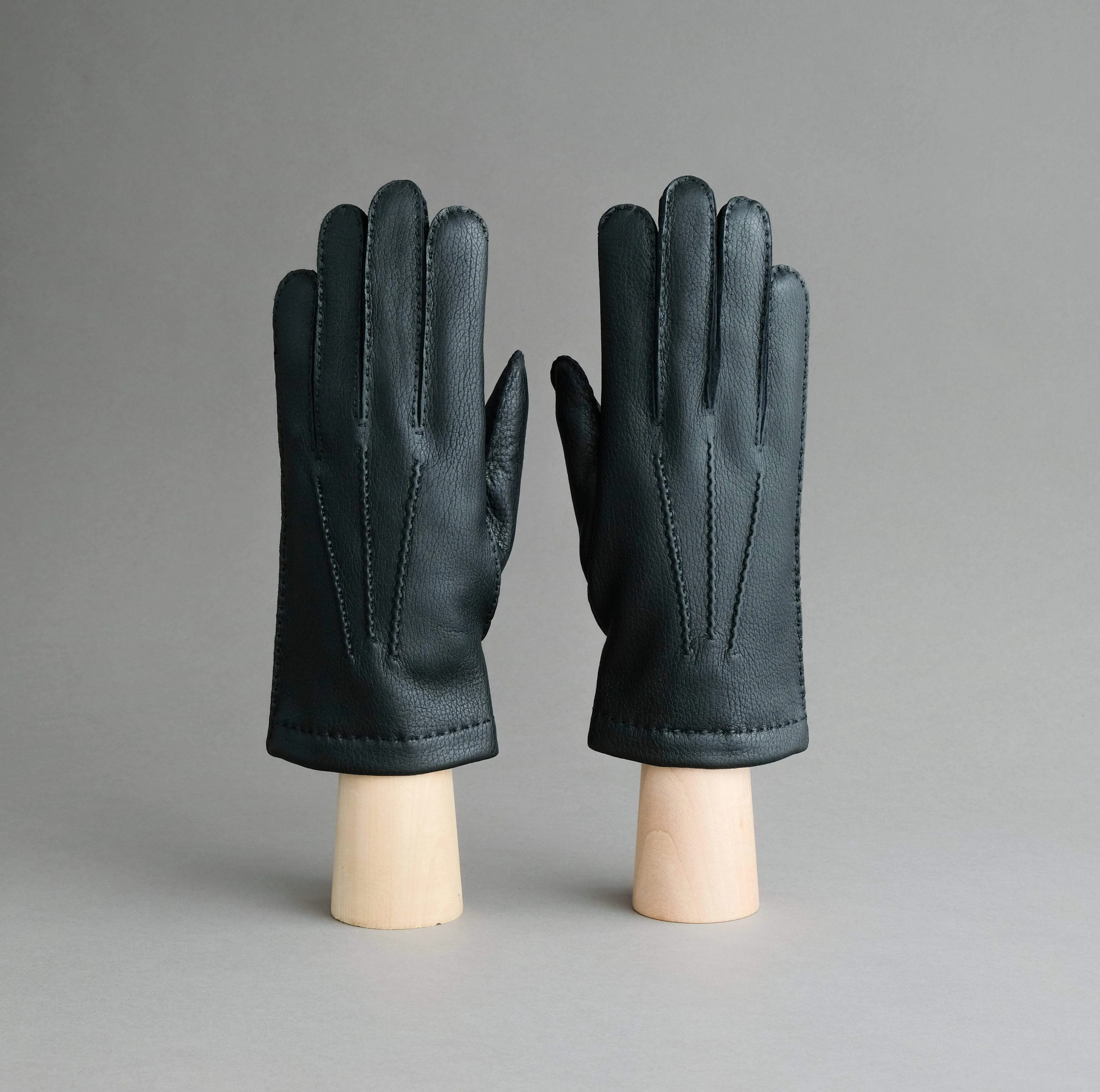 Gentlemen's Gloves from Black Deerskin Lined with Cashmere