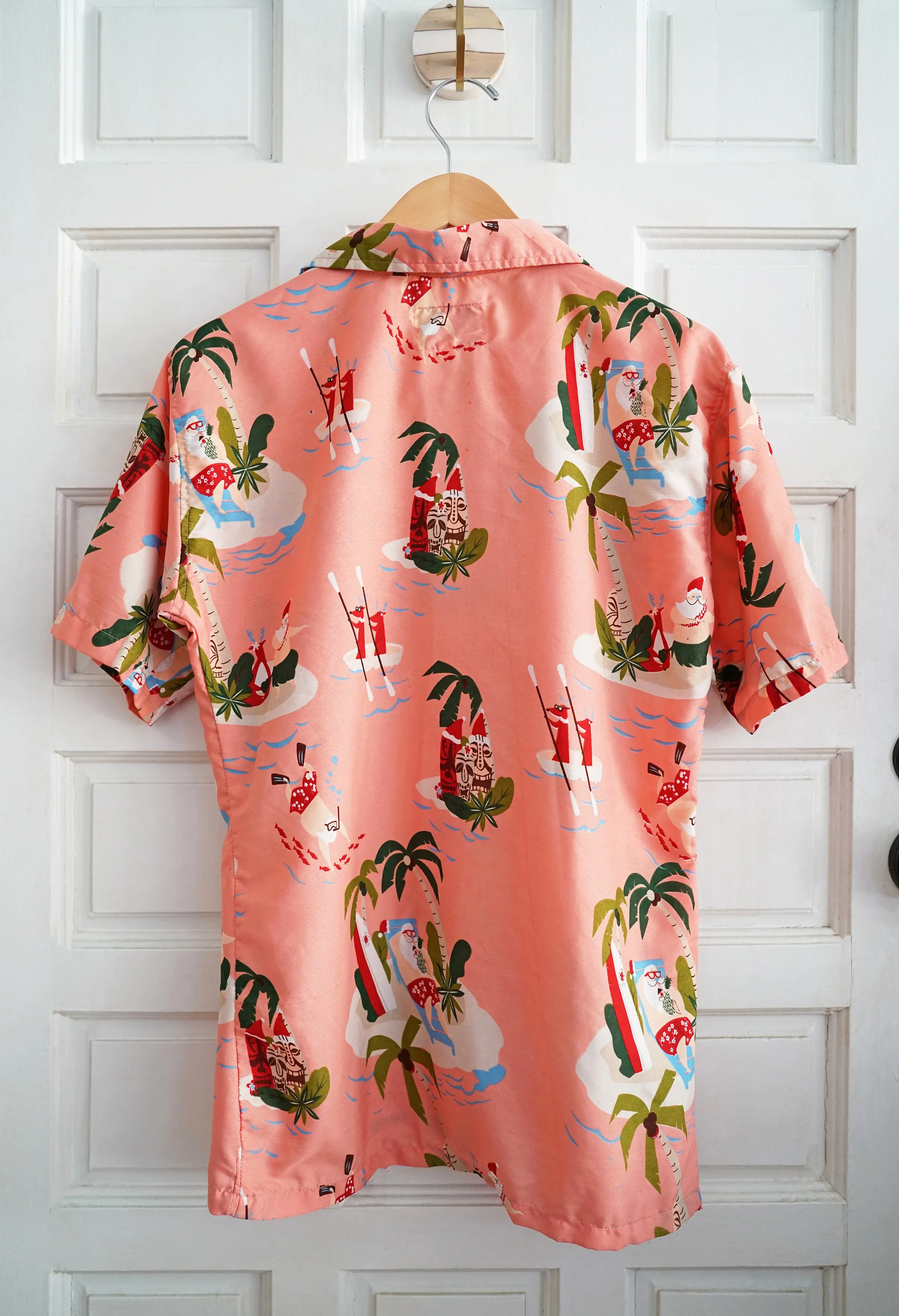 Pink Vintage Hawaiian Santa Tiki Waikiki Christmas Button-Up Shirt